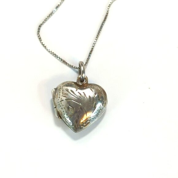 Vintage 925 Sterling Silver Floral Etched Puffy Heart Locket Pendant Necklace - Picture 3 of 6